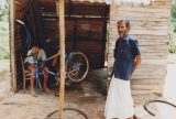 Fietsenwerkplaats-bewoner-vrijstaande-huis-Sri-Lanka