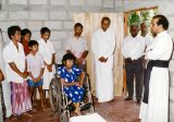 Huisje-wordt-ingezegend-Sri-Lanka-juni-1996