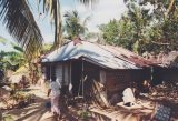 Op-een-terp-gebouwd-huisje-Sri-Lanka-Bernhard-bezoek-dec.-1993