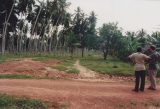 Toekomstig-bouwterrein-huisjes-Sri-Lanka-bezoek-dec.-1993