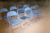 Door-Prisma-betaalde-spullen-voor-MSS-scholen-16-2-1997-stoelen