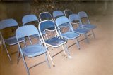 Door-Prisma-betaalde-spullen-voor-MSS-scholen-16-2-1997-stoelen